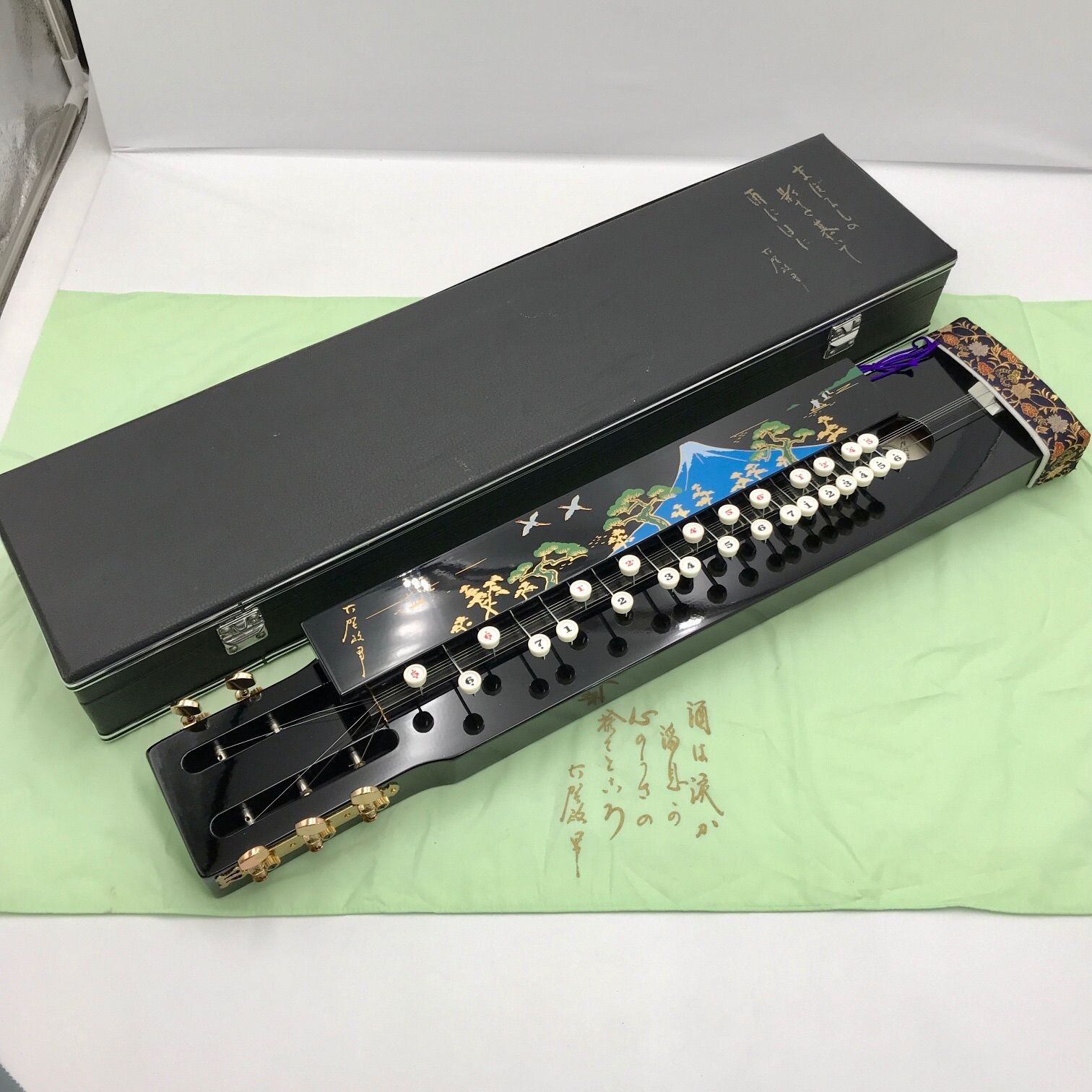 【楽器自体は新品未使用】大正琴古賀政男モデル愛奏曲集・ケース・小物付き 大正琴 古賀政男 ハードケース入り レトロ 和楽器 昭和 弦楽器 趣味