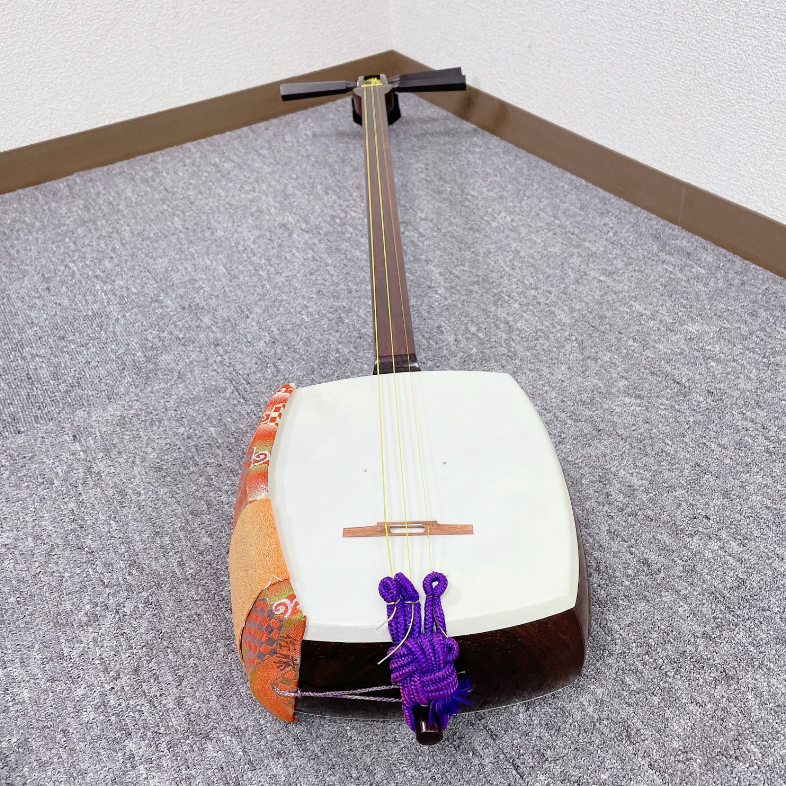 三味線 中棹 一本溝 東さわり 紅木 綾杉彫り胴 和楽器