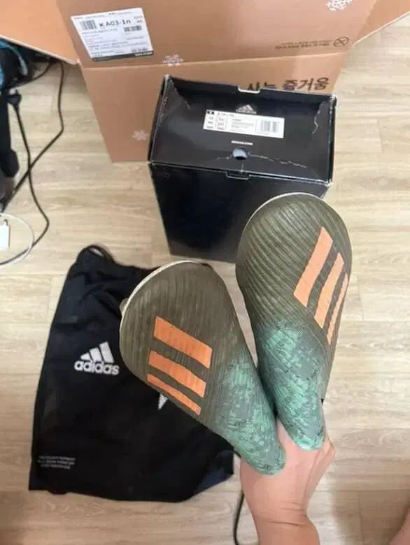 サッカーシューズ 300
