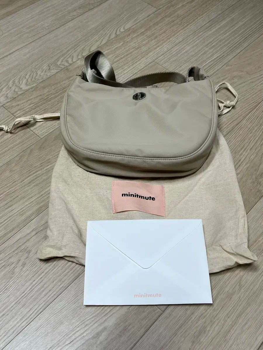 ミニミュート クローウェスト モカベージュ COLOR