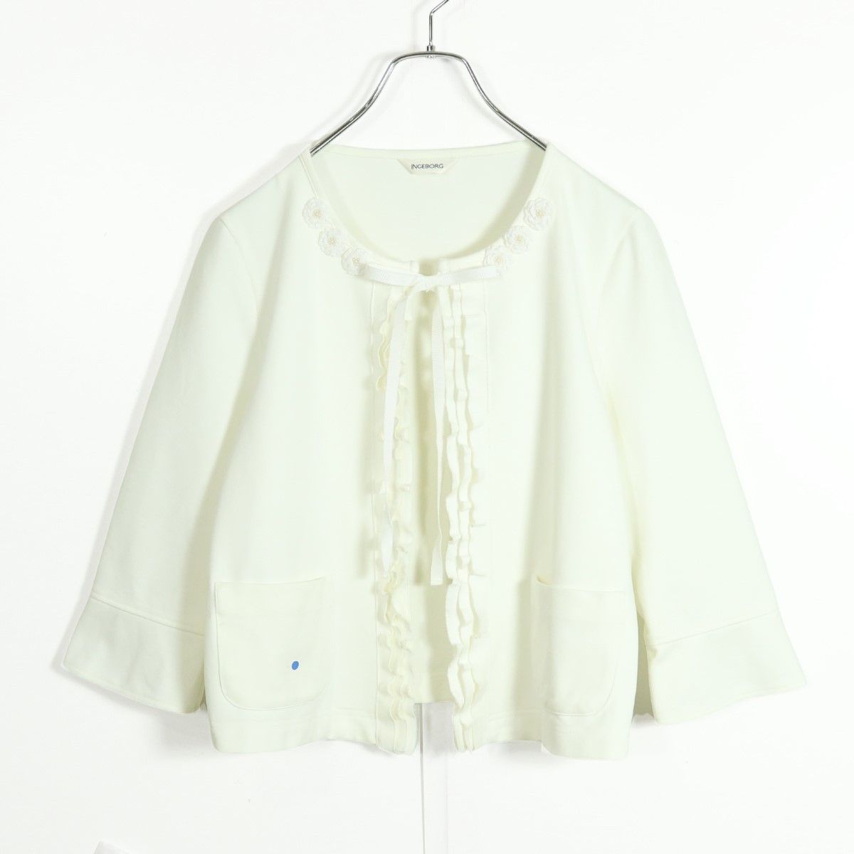 インゲボルグ☆ノーカラー七分袖ジャケット 可愛い花モチーフ♪ ボタン