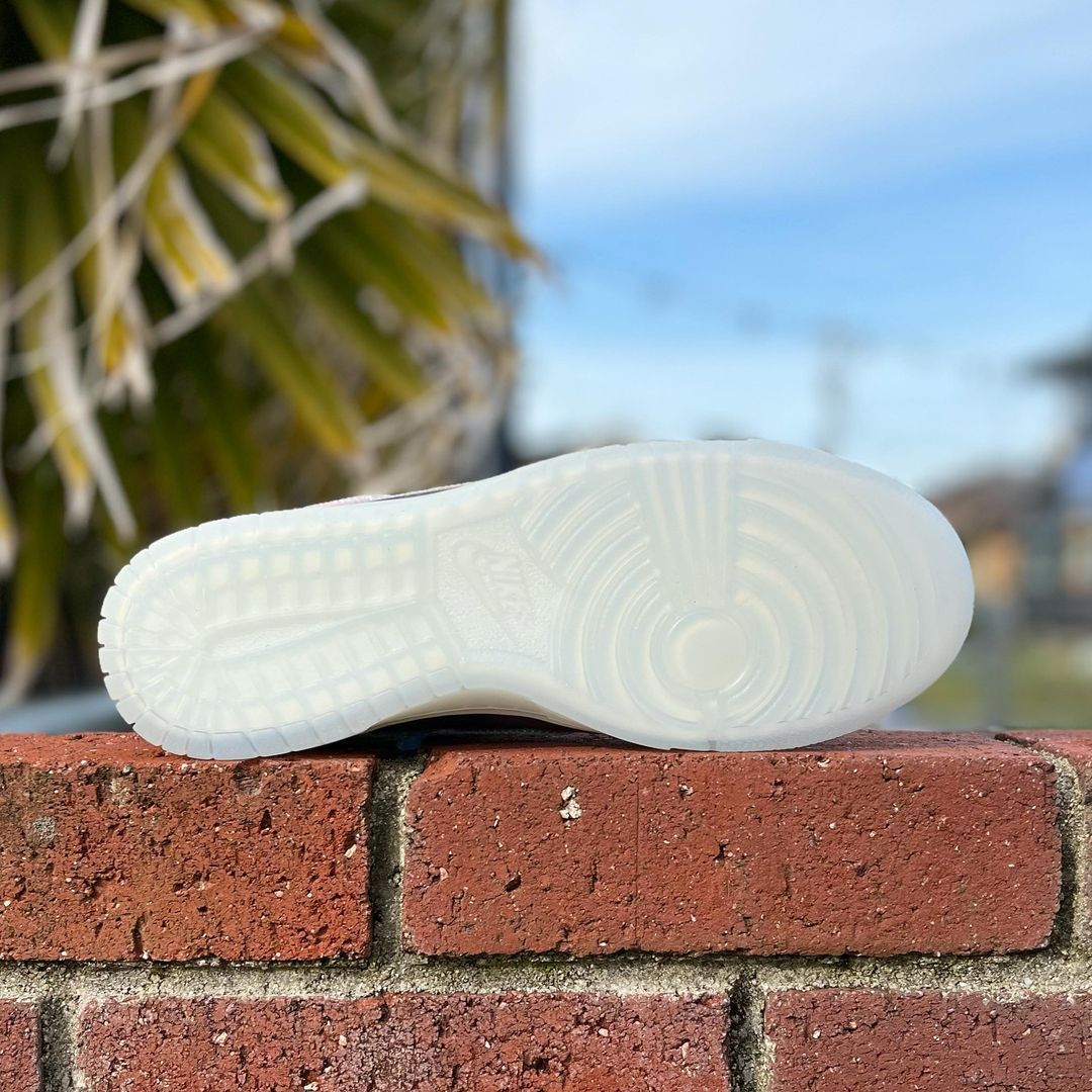 NIKE DUNK LOW 'BETRUE TO YOUR DNA HYPERFLAT' ナイキ ダンク