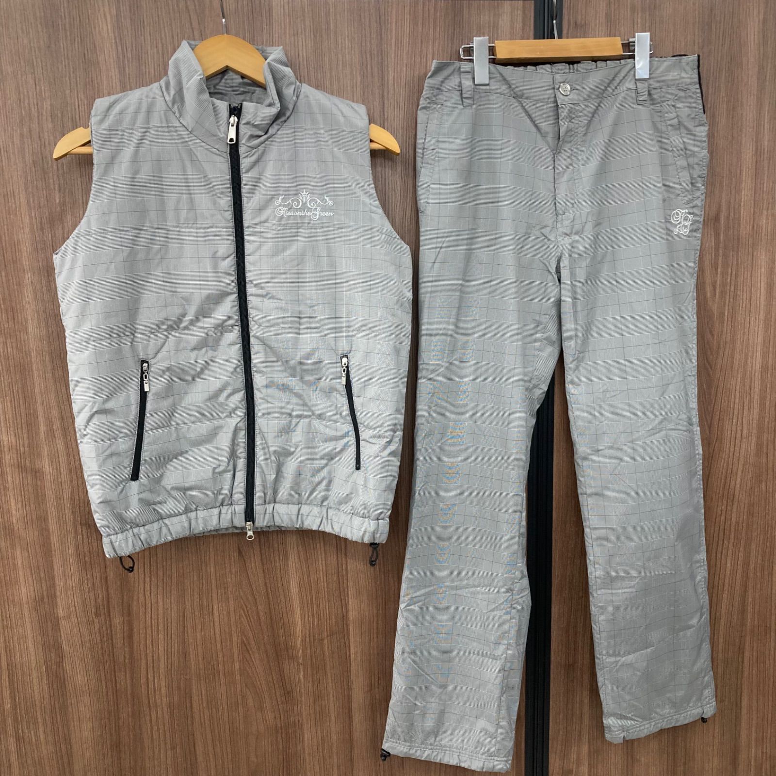 ゴルフウェア KISS ON THE GREEN キスオンザグリーン チェック柄 白黒 ベスト セットアップ 撥水防水加工 平塚店 衣料品