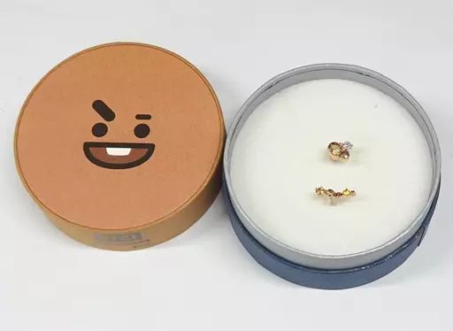 銀製品・指輪・アクセサリー　[箱欠品] SHOOKY(シュガ) ピアス 「BT21 Collection meets SAMANTHA SILVA(サマンサシルヴァ)」 中古】銀製品・指輪・アクセサリー(男性) SHOOKY(シュガ) ピアス