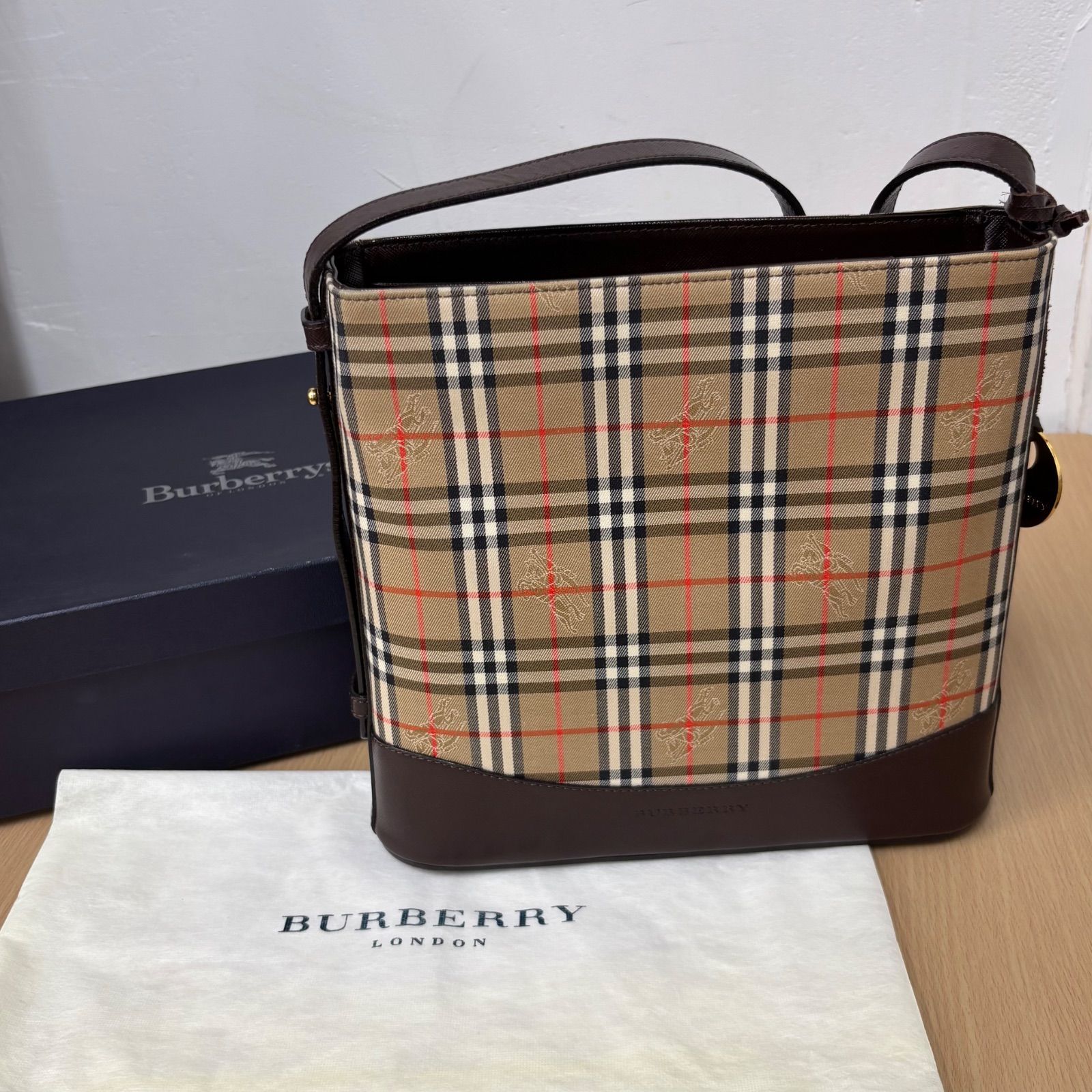 BURBERRY バーバリー ノバチェック ワンショルダーバッグ ブラウン