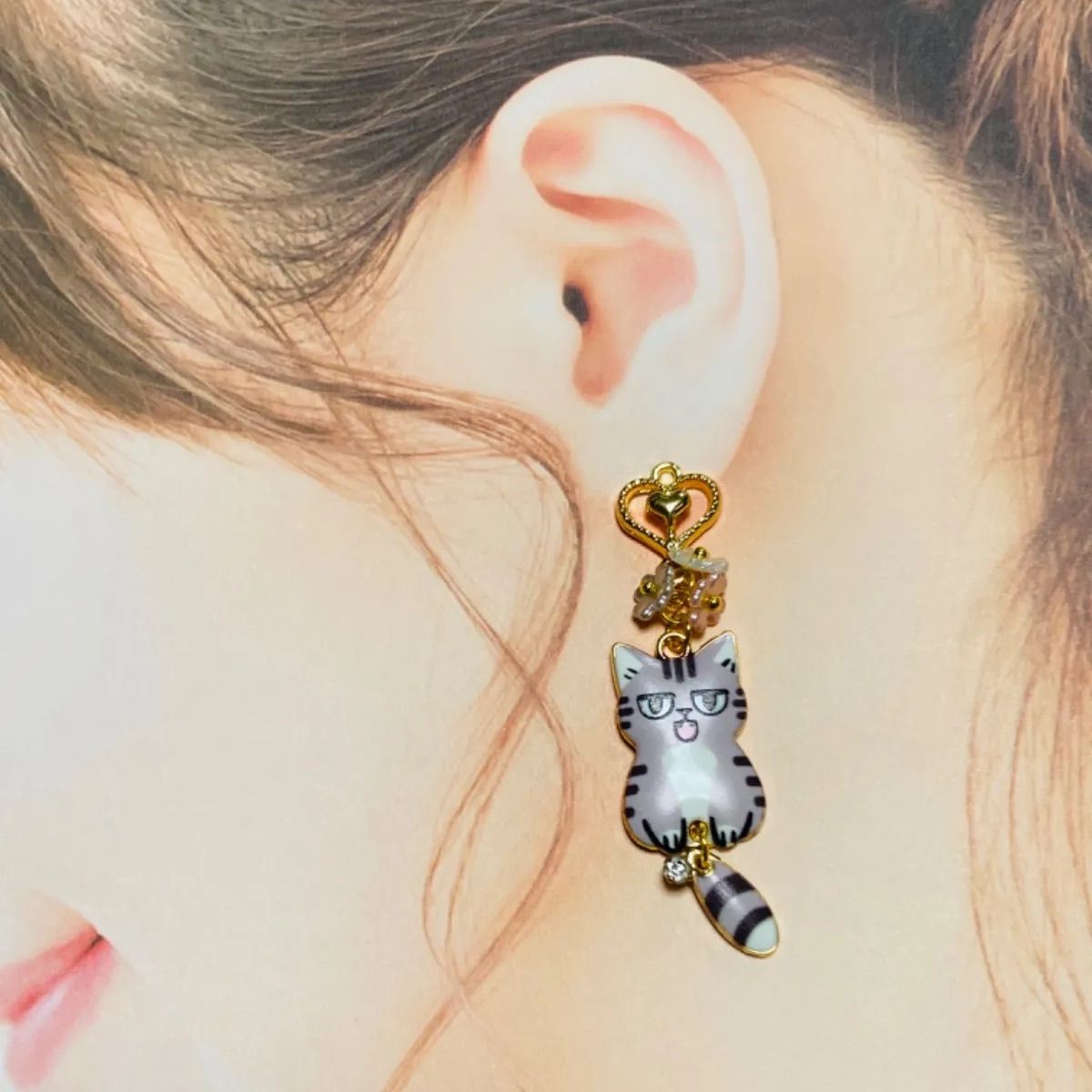 ハンドメイド ハート&フラワーとしっぽフリフリ猫ちゃん(サバ白