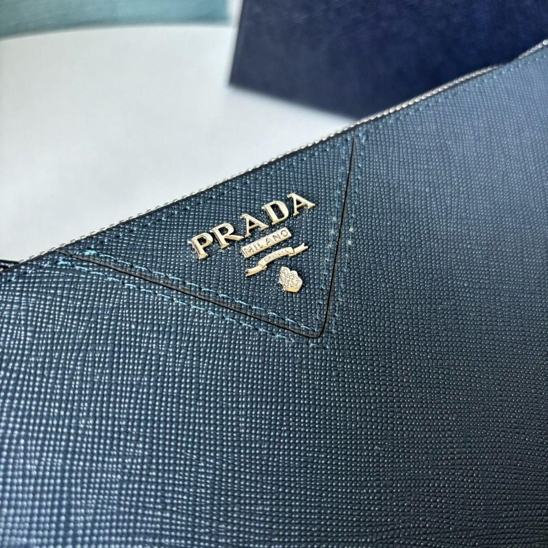 お値下げ⭐︎超美品⭐︎PRADA パープル クラッチバッグ（オマケリングつき） Prada プラダのクラッチバッグ、手触りが滑らか、シンプルな外観