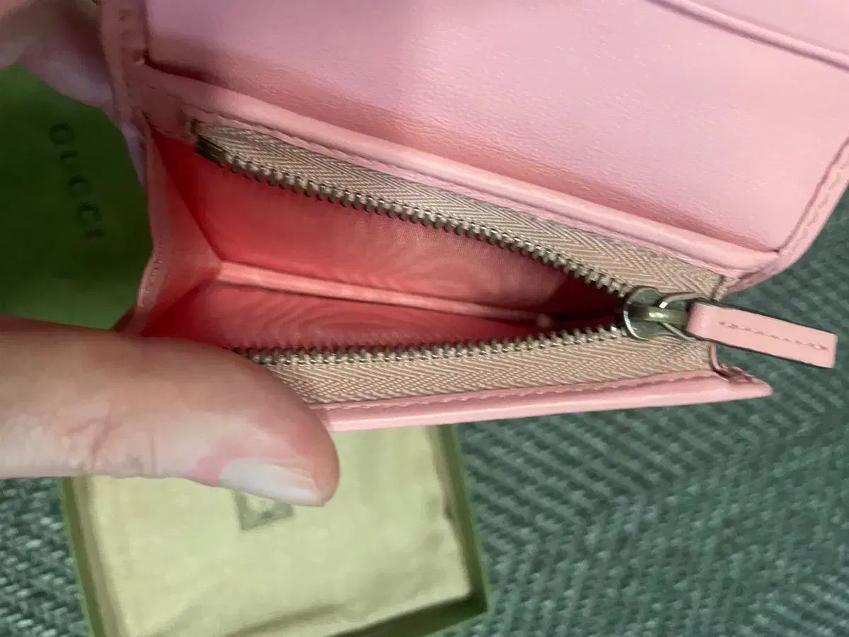 GUCCI グッチ
