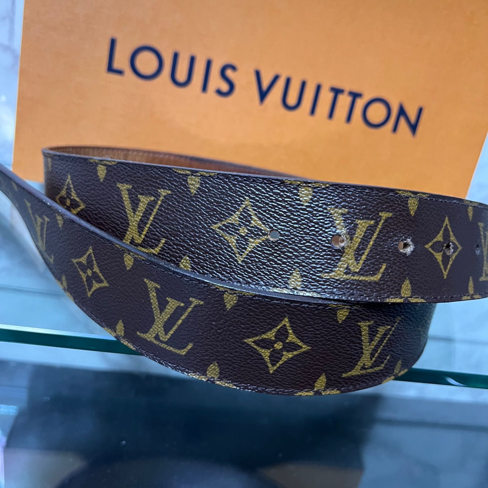 LOUIS VUITTON ルイヴィトン ベルト ロゴ バックル ゴールド サン