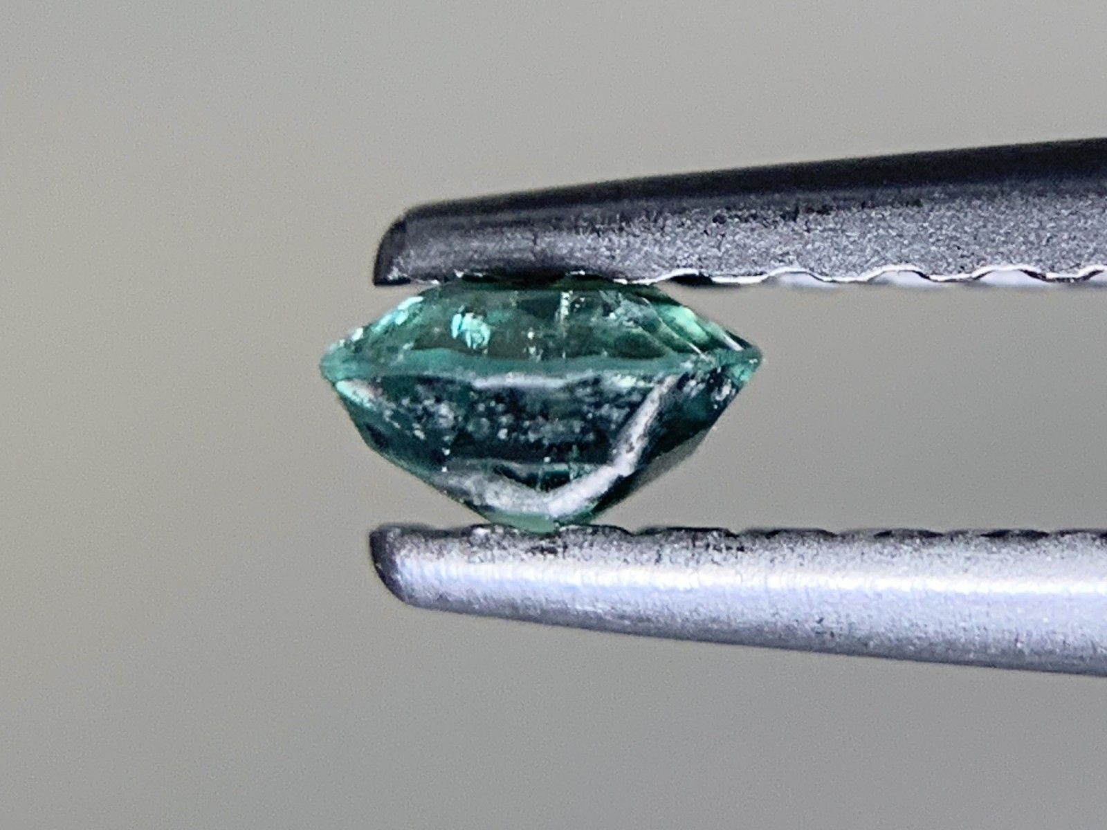 縦3.5㎜×横3.2㎜×高さ1.8㎜ ルース