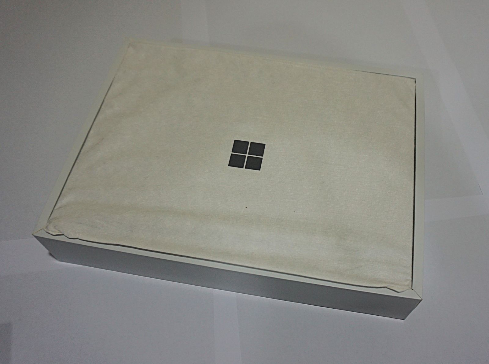 マイクロソフト Surface Laptop Go 3 プラチナ XJB-00004