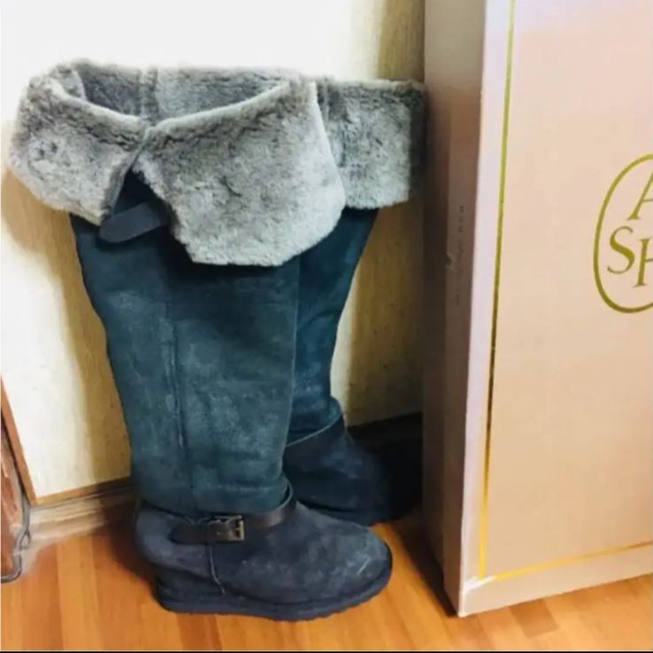 ASH ムートンブーツ ロングブーツ ファー グリーン TOGA UGG 系 - メルカリ