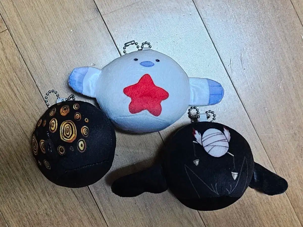 【雷市場（ポンジャン）商品韓国直送】Lobotomy 株式会社 三羽の鳥 キーホルダー