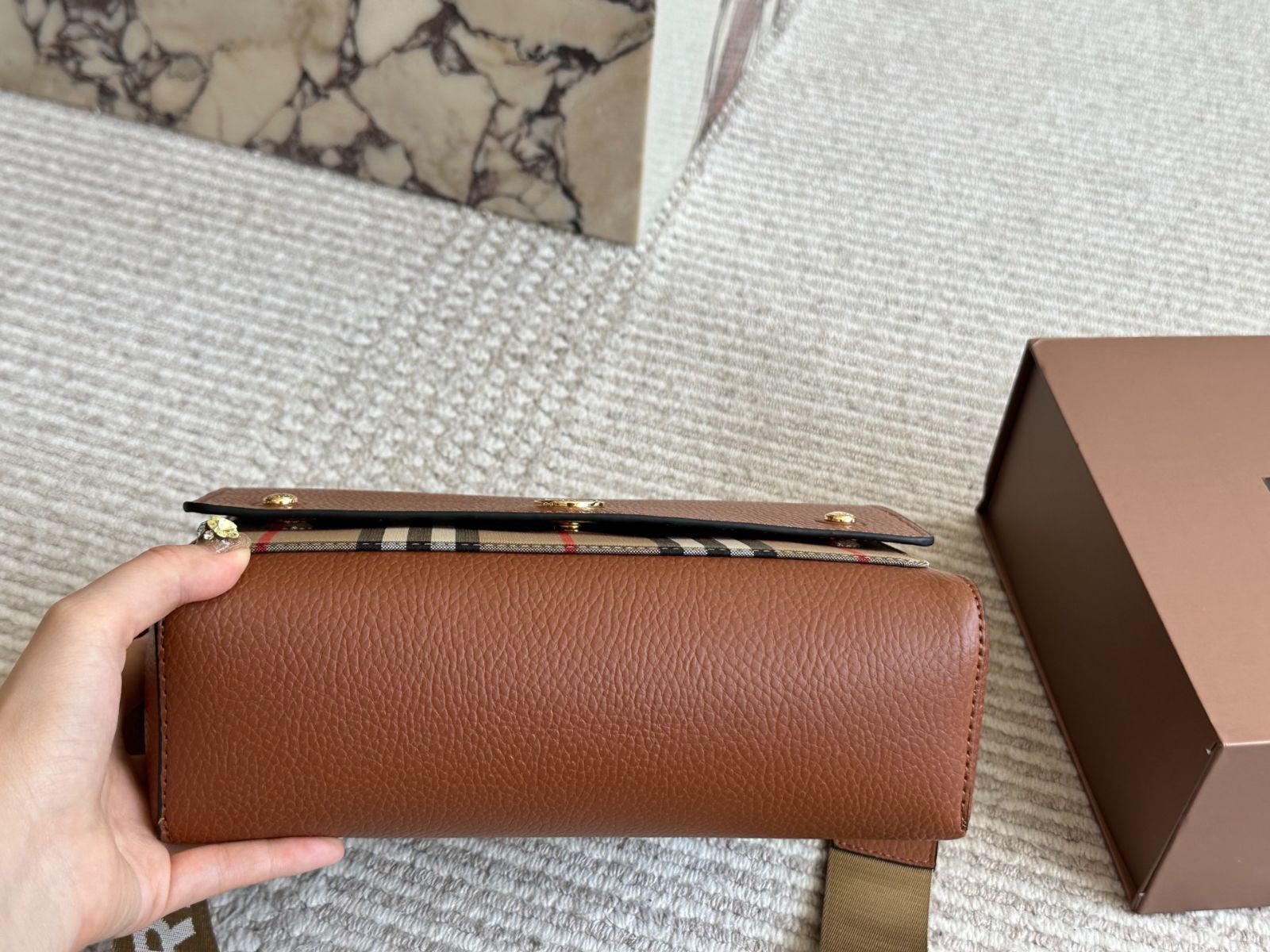 BURBERRY バ-バリ- メッセンジャ-バッグ 今日特価】Burberry Classic Horseferry Messenger Bag