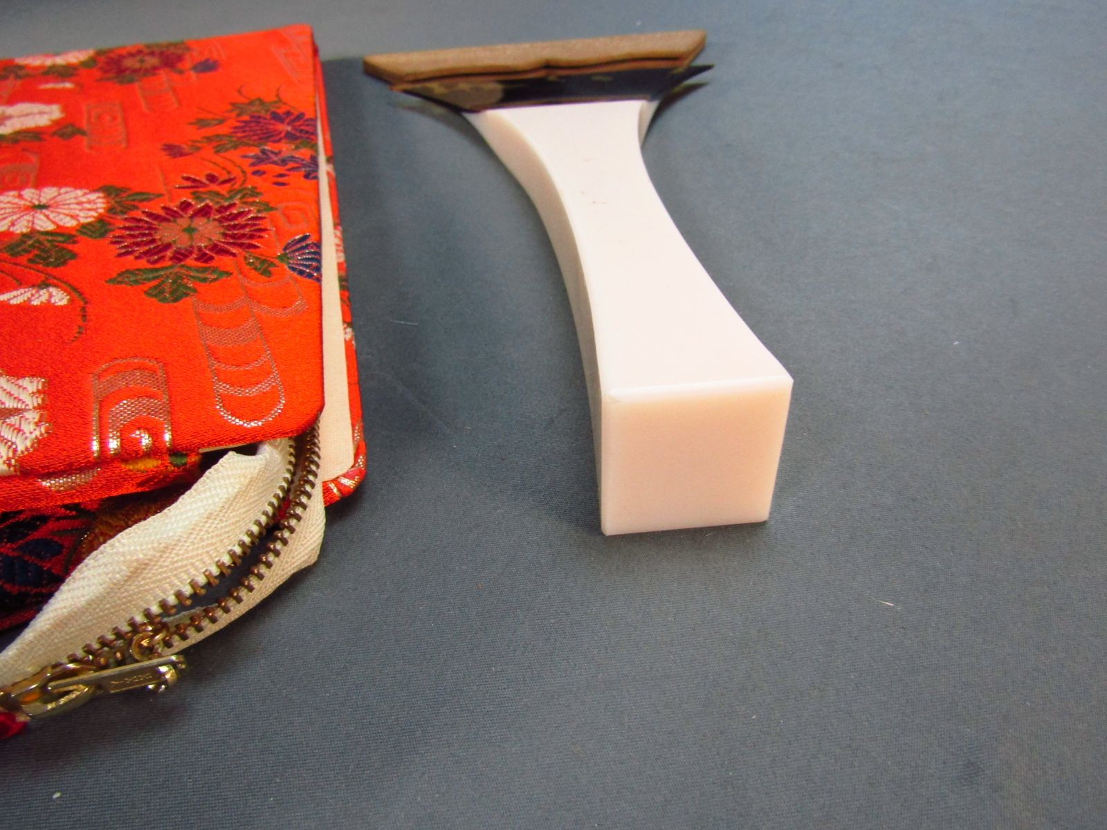 津軽三味線 鼈甲 撥 ケース付き② - メルカリ