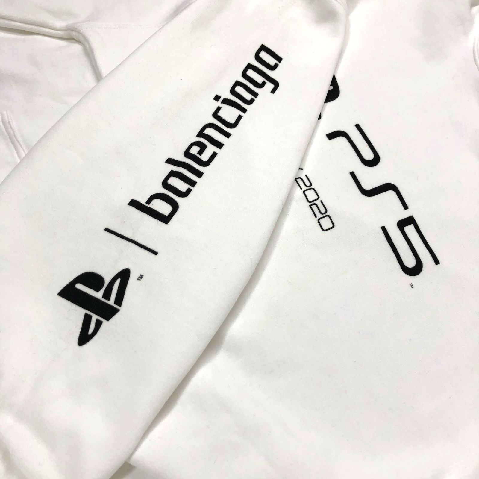 稀少XS★タイムセール★Balenciaga x PS5☆コラボフーディ BALENCIAGA】PS5 HOODIE WHITE バレンシアガ プレイステーション