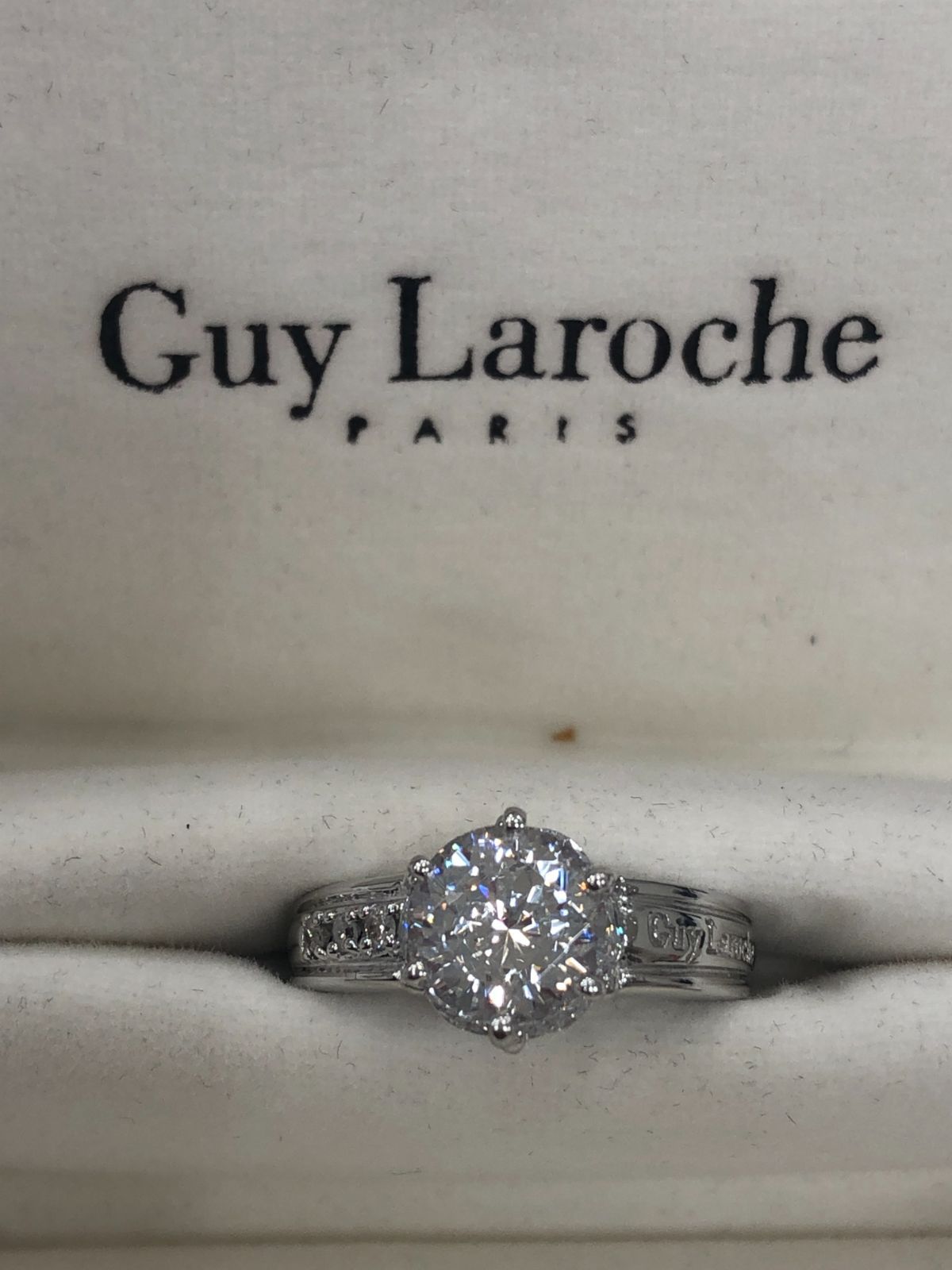 A最終処分価格【中古】Guy Laroche ギラロッシュ ジルコニア ダイヤ 