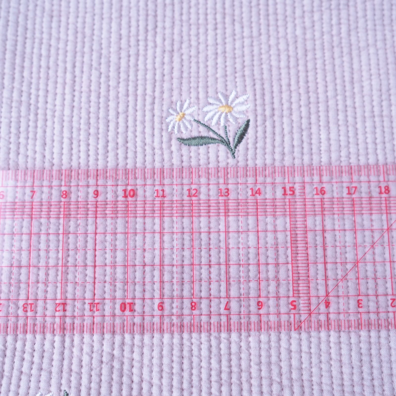 韓国ヌビ生地 『ベージュ』 マーガレット刺繍 3ミリキルティング