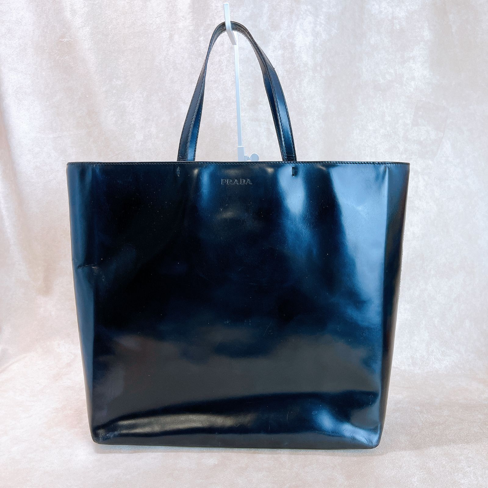 PRADA プラダ トートバッグ エナメルレザー ブラック シンプル PRADA プラダ トートバッグ エナメルレザー ブラック シンプル