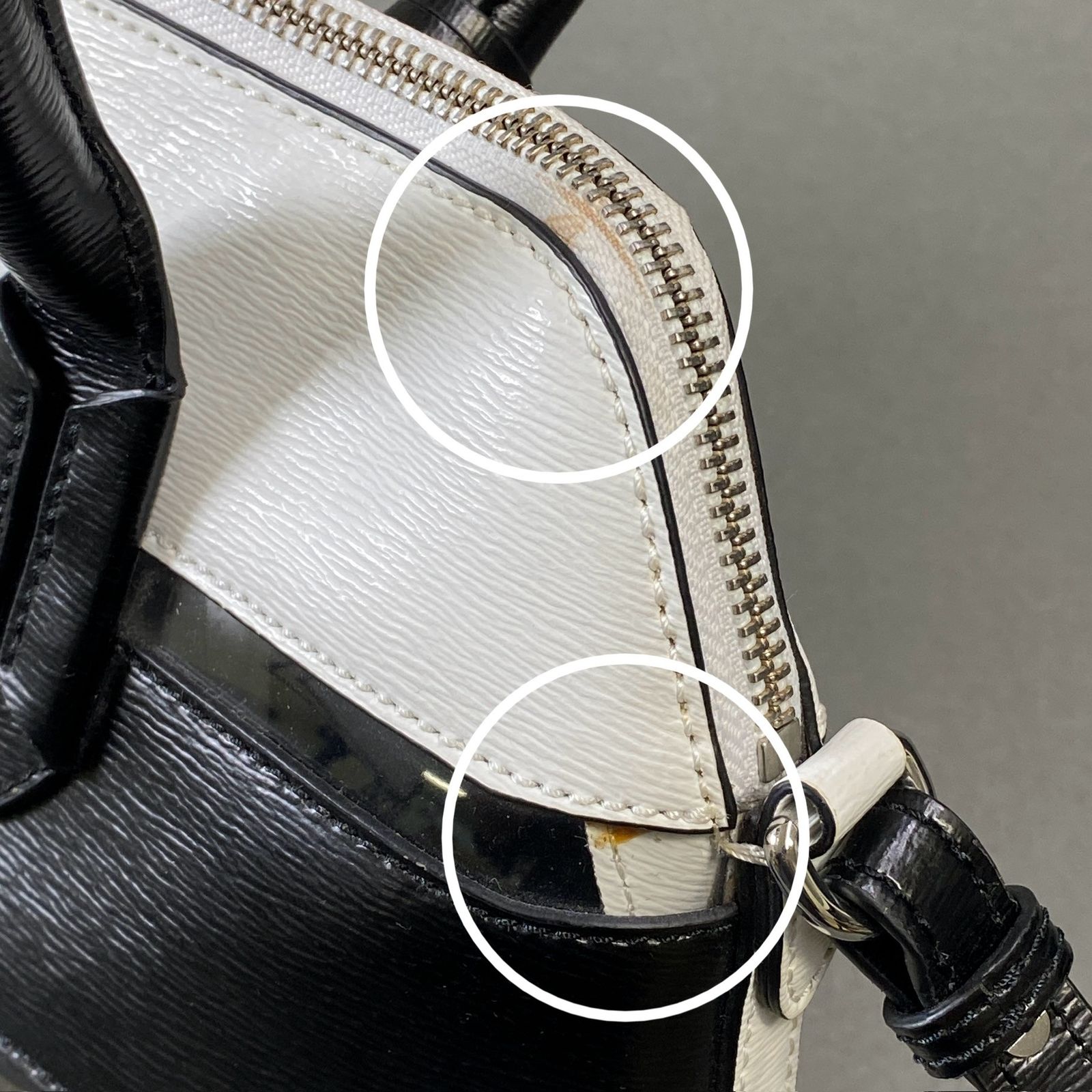 RLL ホワイトレザーハンドバッグ ローレンラルフローレン ハンドバッグ レザー チャーム付き