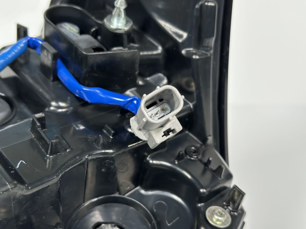 純正 左テールランプ