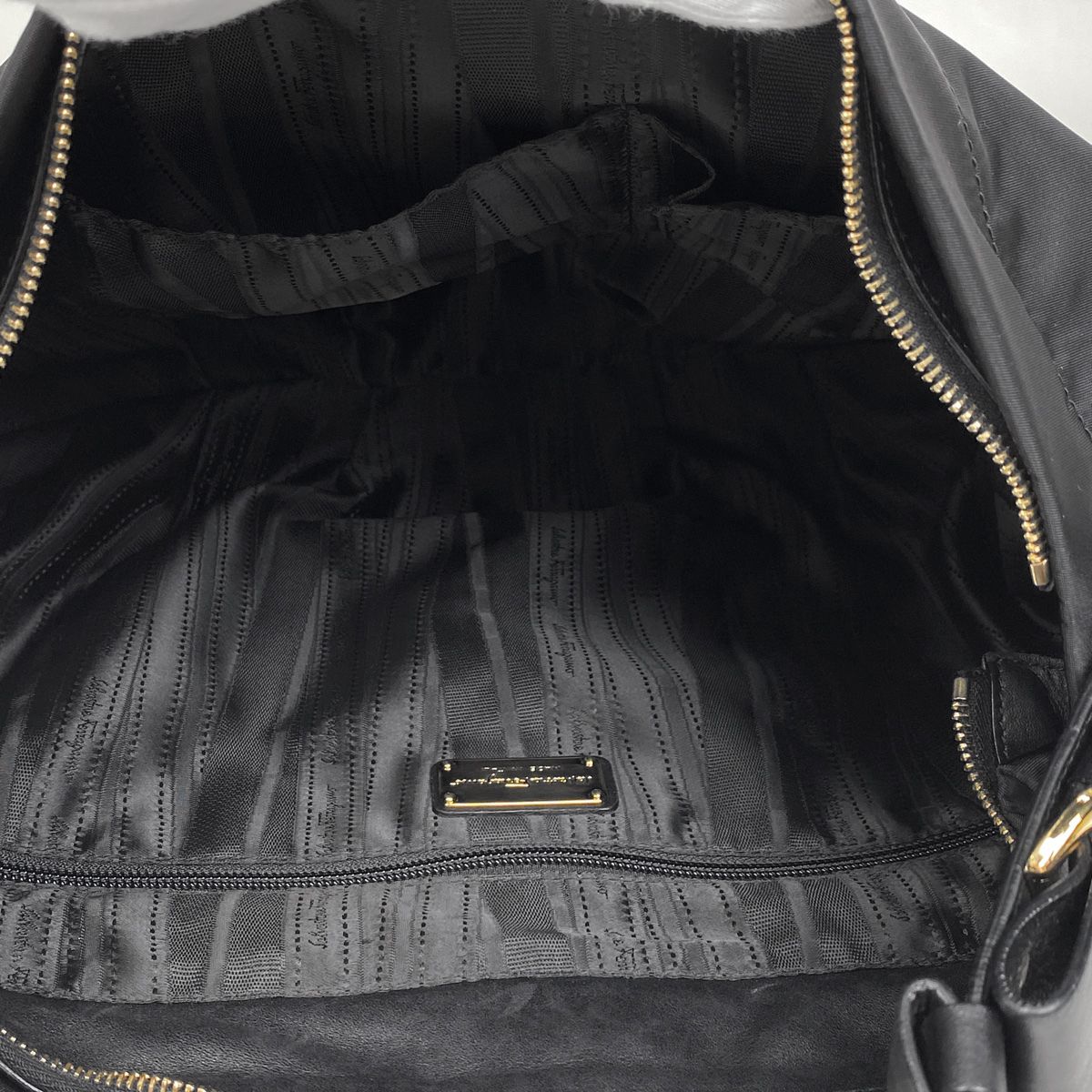 サルヴァトーレフェラガモ Salvatore Ferragamo ヴァラ ショルダー 