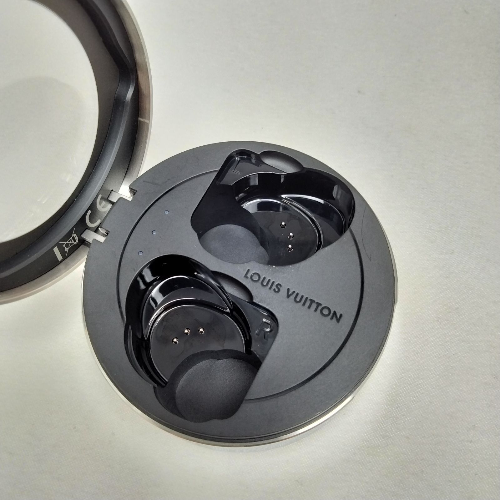 ヴィトン QAB170 ホライゾン イヤホンケースのみ ヴィトン QAB170 ホライゾン イヤホンケースのみ 本日から発売！ルイ