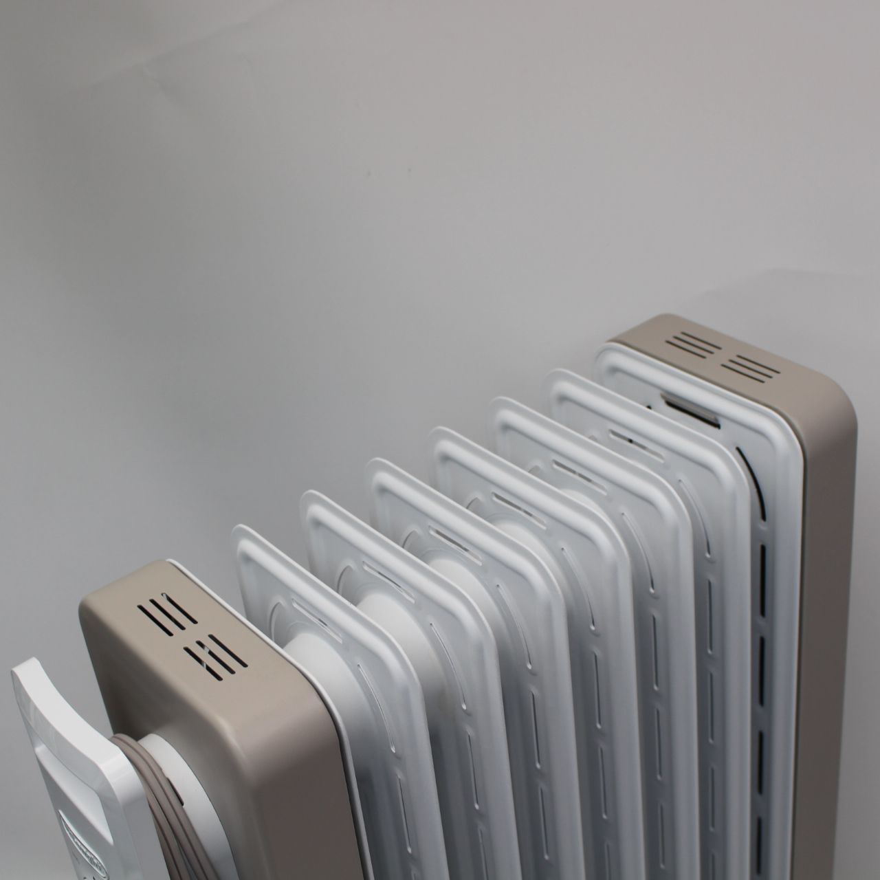 640 デロンギ オイルヒーター ヴェルティカルド RHJ21F0812-WH 5-8畳