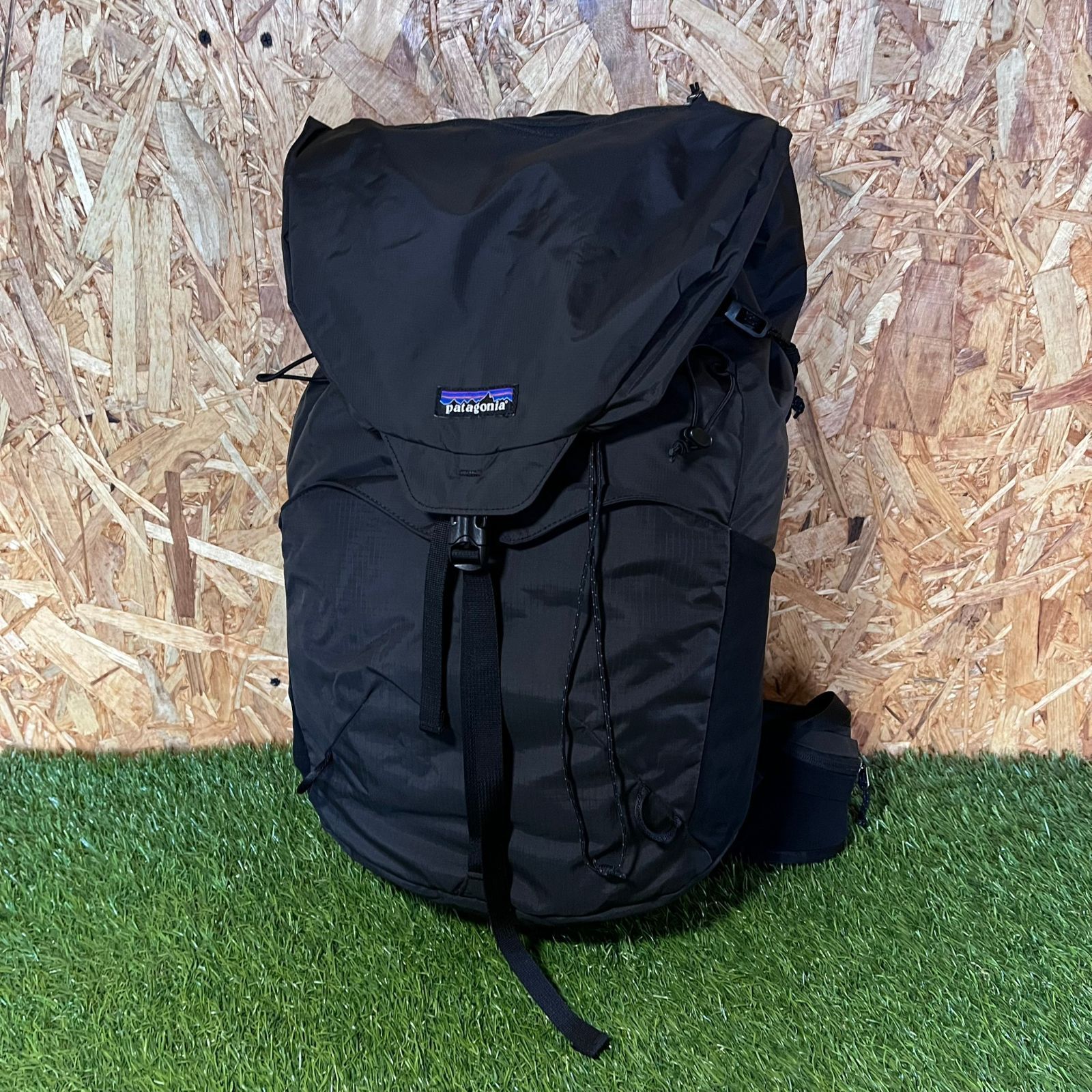 Patagonia テラヴィア・パック 28L ブラックMサイズ パタゴニア テラヴィア・パック 28L (カラー Black) Patagonia