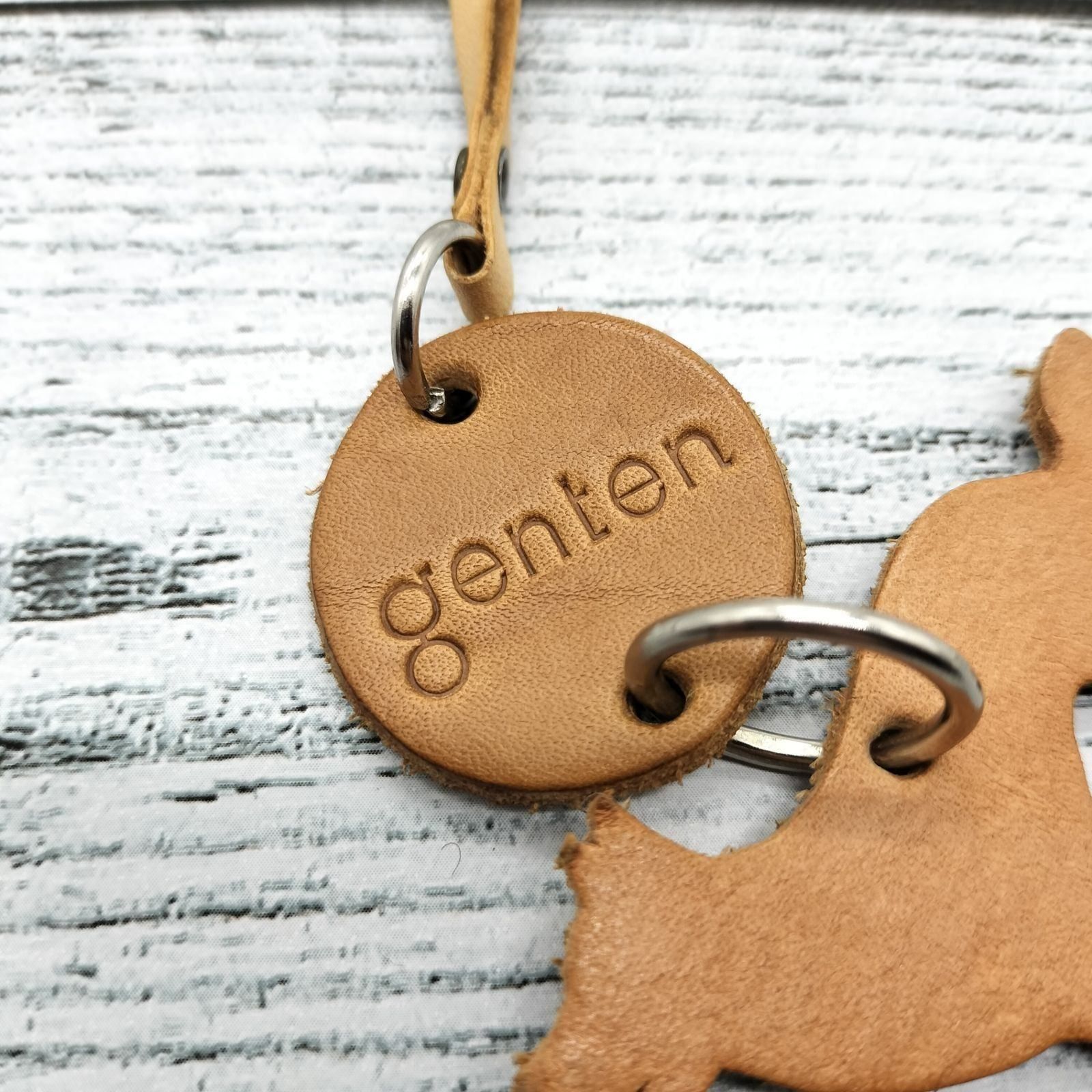 革と暮らす、犬と歩く✨】 genten ゲンテン レザー チャーム