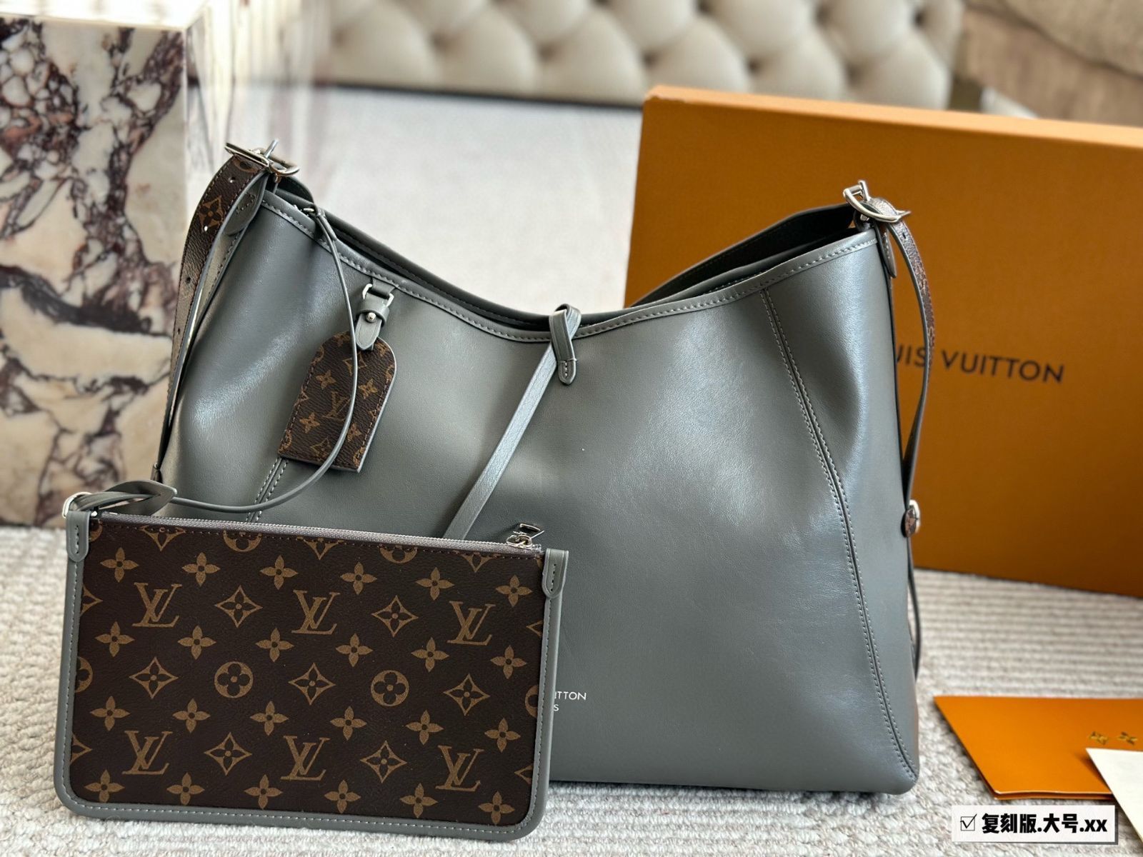 今日 Louis Vuitton CarryAll Dark ミディアムハンドバッグ 42×30cm