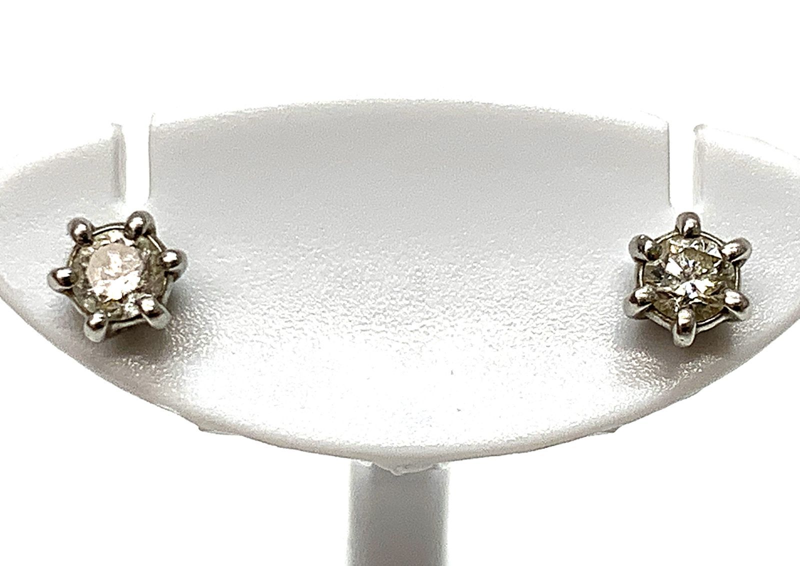 Pt900 天然ダイヤモンド ピアス シリコンキャッチ付き ☆最終お値下げ☆ 値下げ❗️PT900 ダイヤモンド ピアス シリコンカバーキャッチ