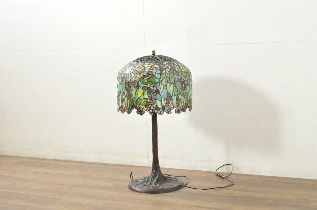 フランスアンティーク オパリンガラスの花瓶 フリル ツイストハンドル