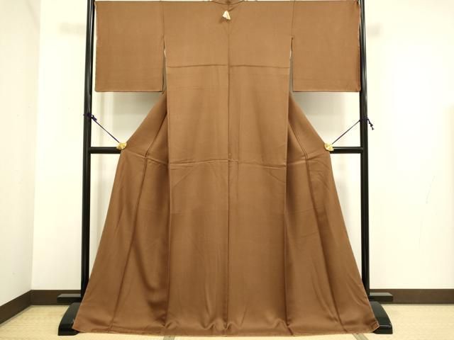 平和屋着物▽上質な色無地 単衣 紗綾型地紋 若菜色 伊と幸 反端付き