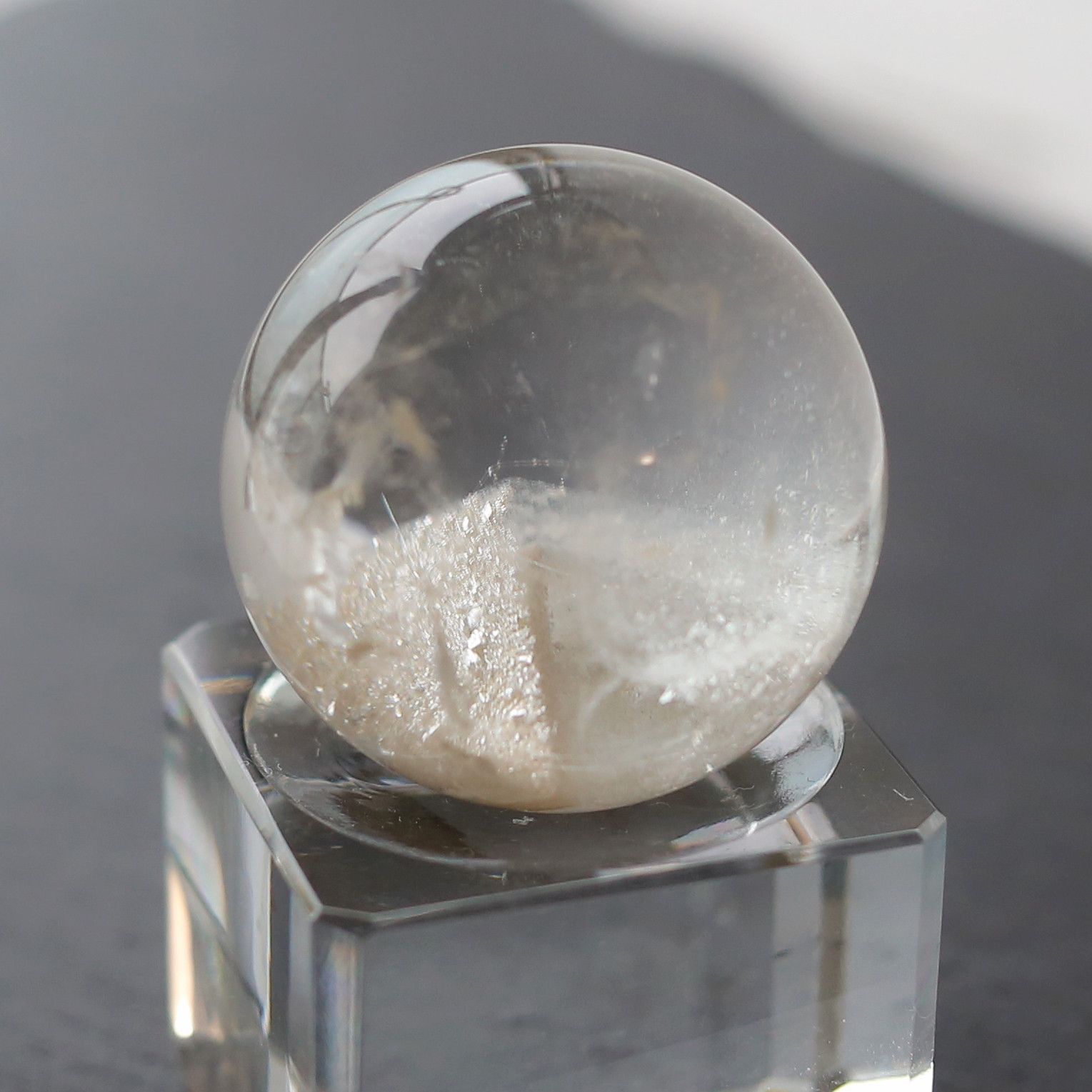 レア！AAファントムクォーツ丸玉 ファントムスフィア 希少 レア！AAファントムクォーツ丸玉 ファントムスフィア 希少 - メルカリ