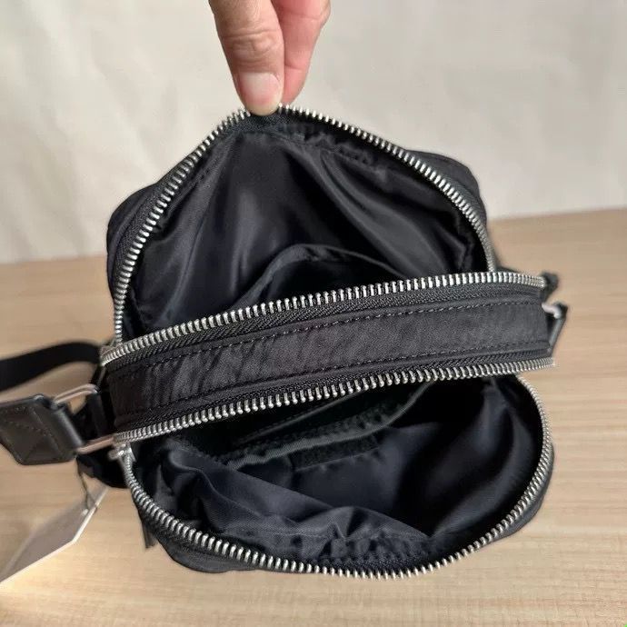 新品未使用 アミパリスAMI PARIS ボディバッグ ショルダーバッグ ミニ  