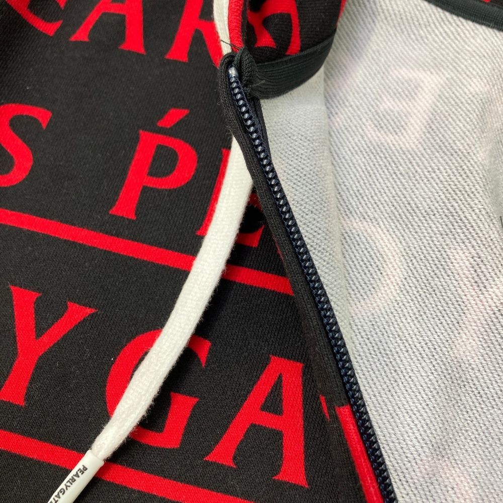 ジップパーカー ロゴ柄