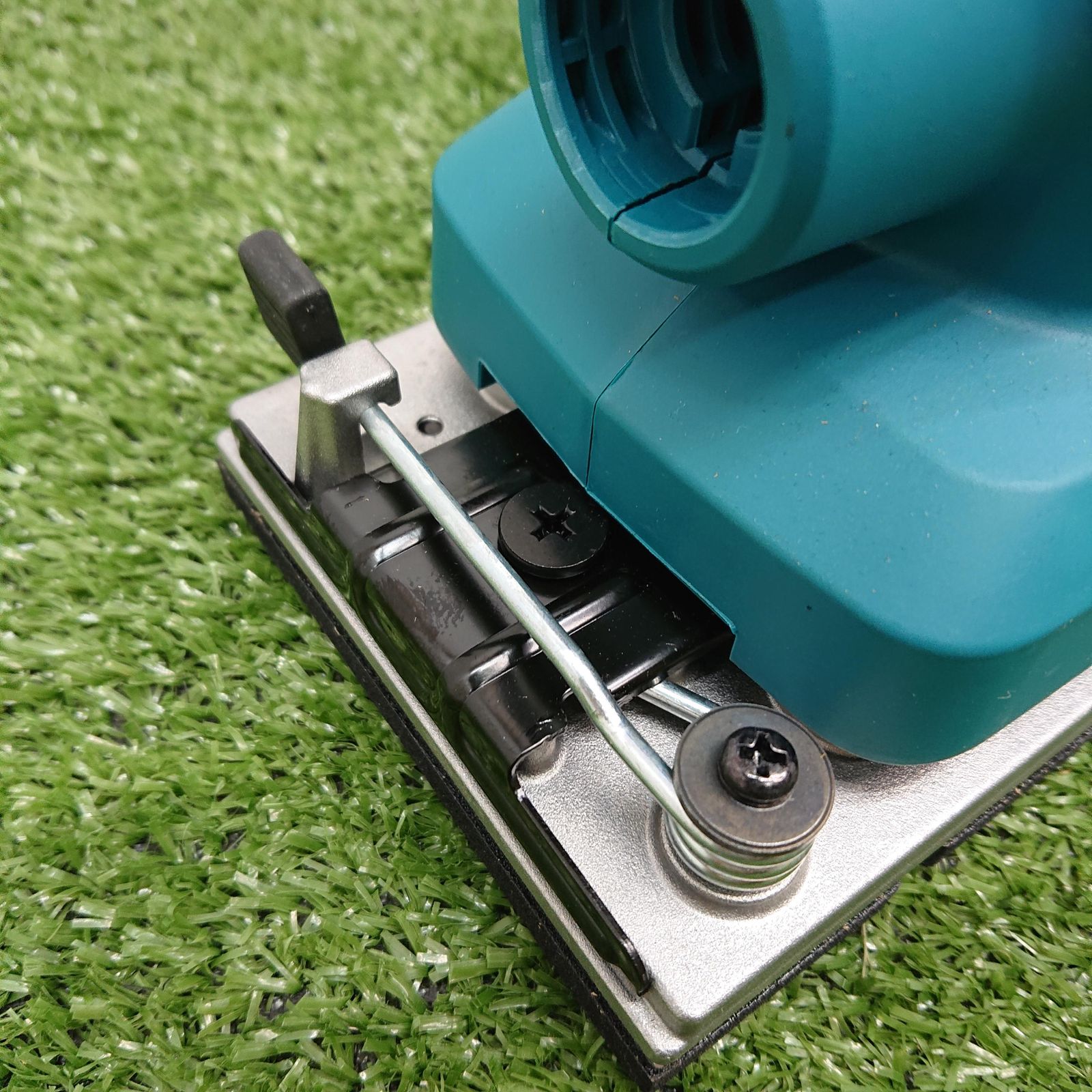 充電式仕上げサンダ 18V