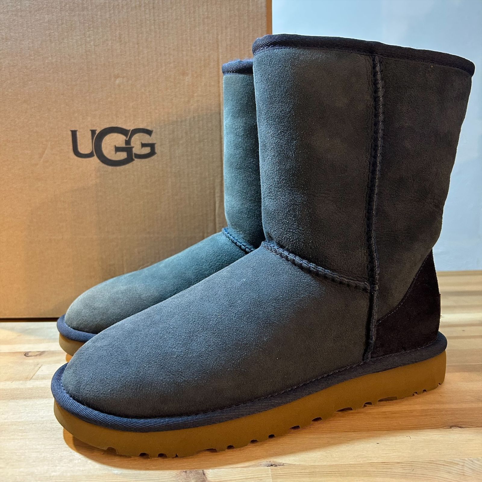 訳アリ商品] UGG アグ クラシックショート ネイビー US7 24㎝ [35-0044