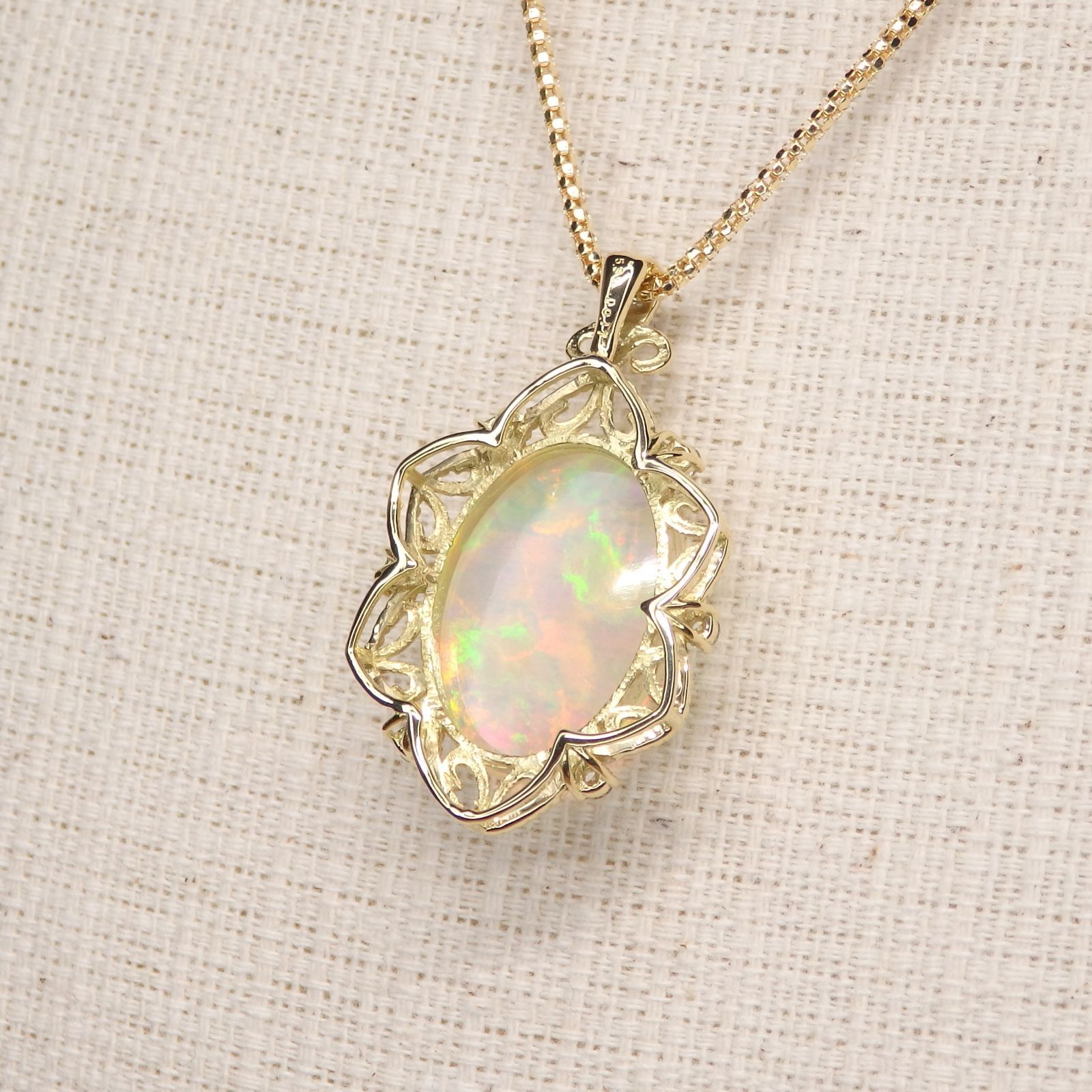 K18 ゴールド オパール ペンダントトップ 5.38ct D0.17ct Z5377