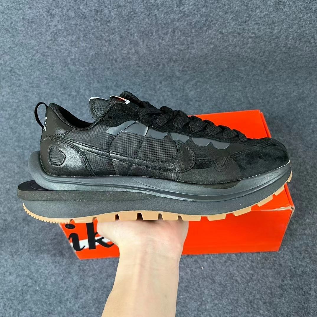 Sacai x NK Vaporwaffle 3.0 