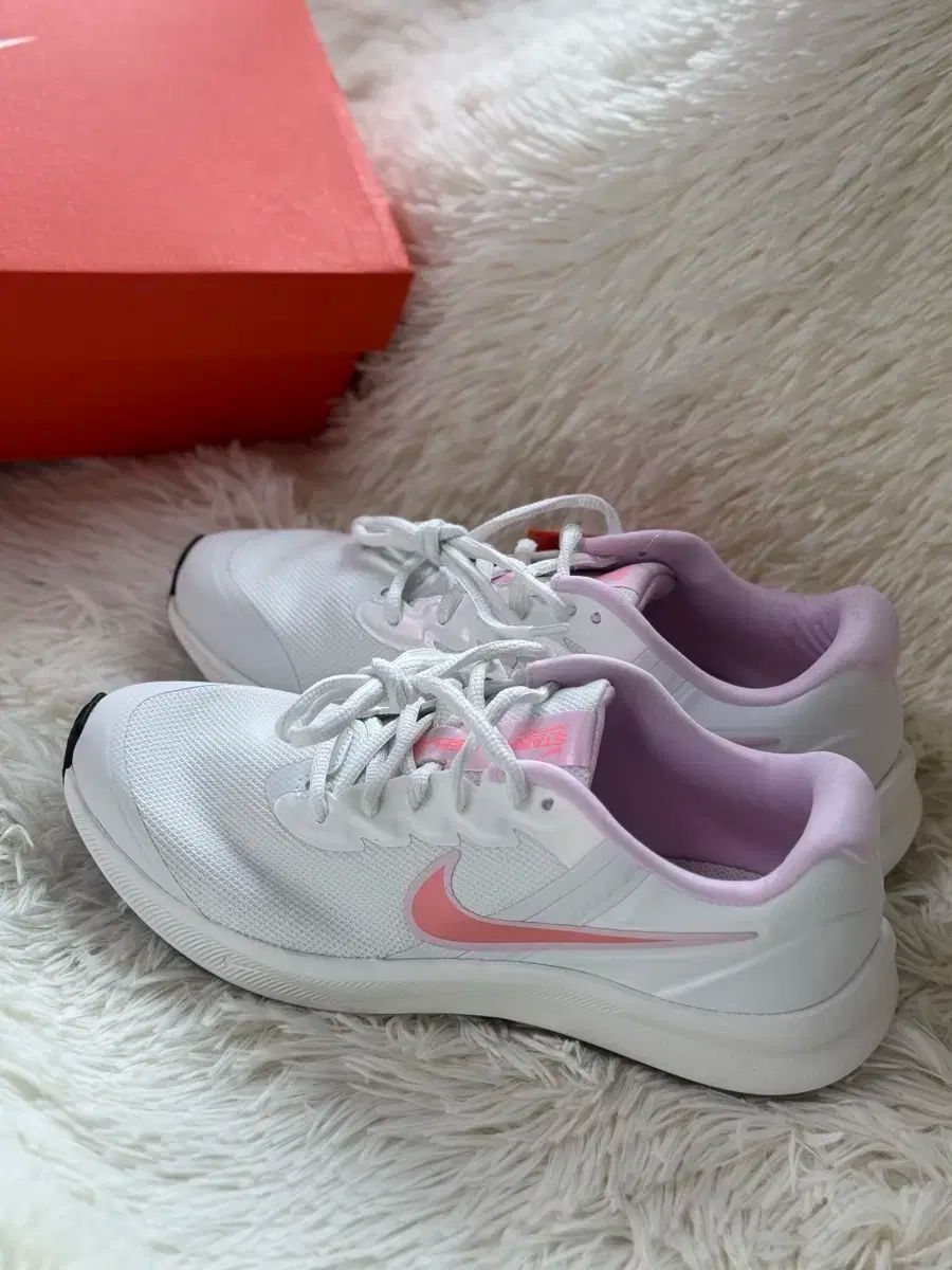 【雷市場（ポンジャン）商品韓国直送】 NIKE(ナイキ) スター ランナー 3 240 新品