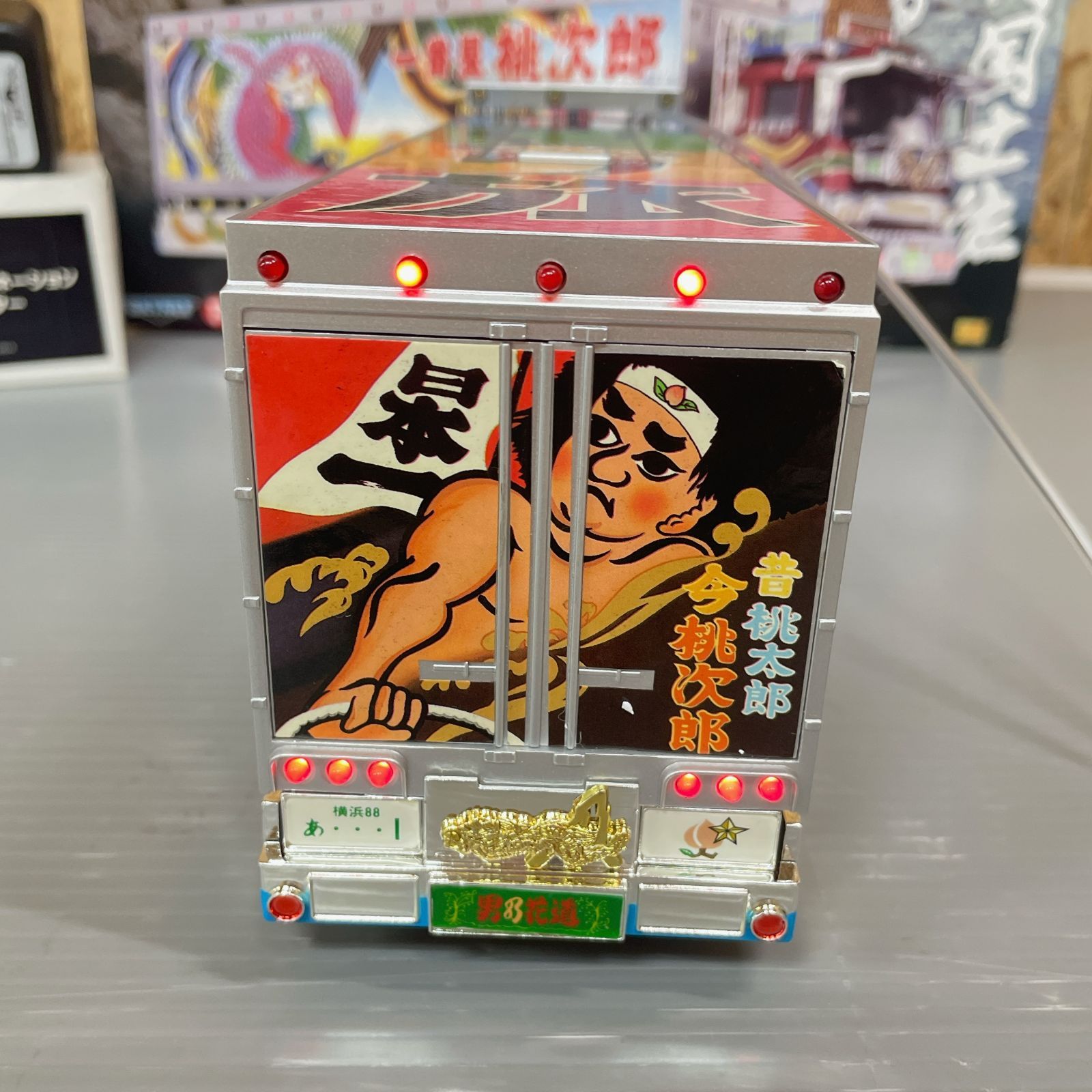 中古】デコトラ 1/32 RC トラック野郎 No.01 故郷特急便 デコトラ トラック野郎 故郷 特急便 一番星 桃次郎 車 トラック ラジコン  スカイネット 電光 イルミネーション 専用ACアダプター付き 動作確認済み レア プレミア ラジコン【F02 - メルカリ