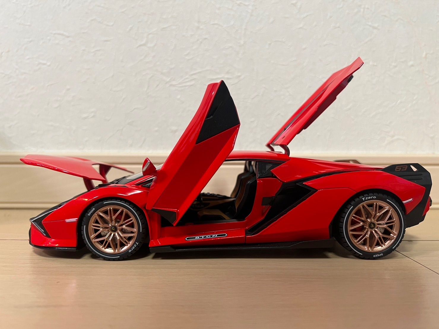 再入荷・ラスト2台】ランボルギーニ シアン ミニカー 1/18 H102 - メルカリ