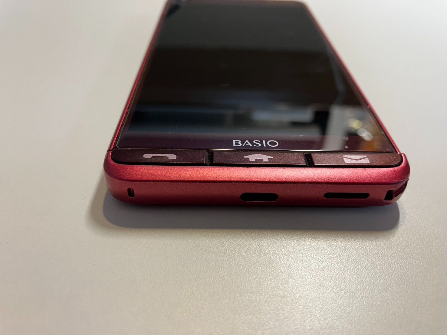 京セラ BAISO3 KYV43 au シニア向けスマホ android レッド