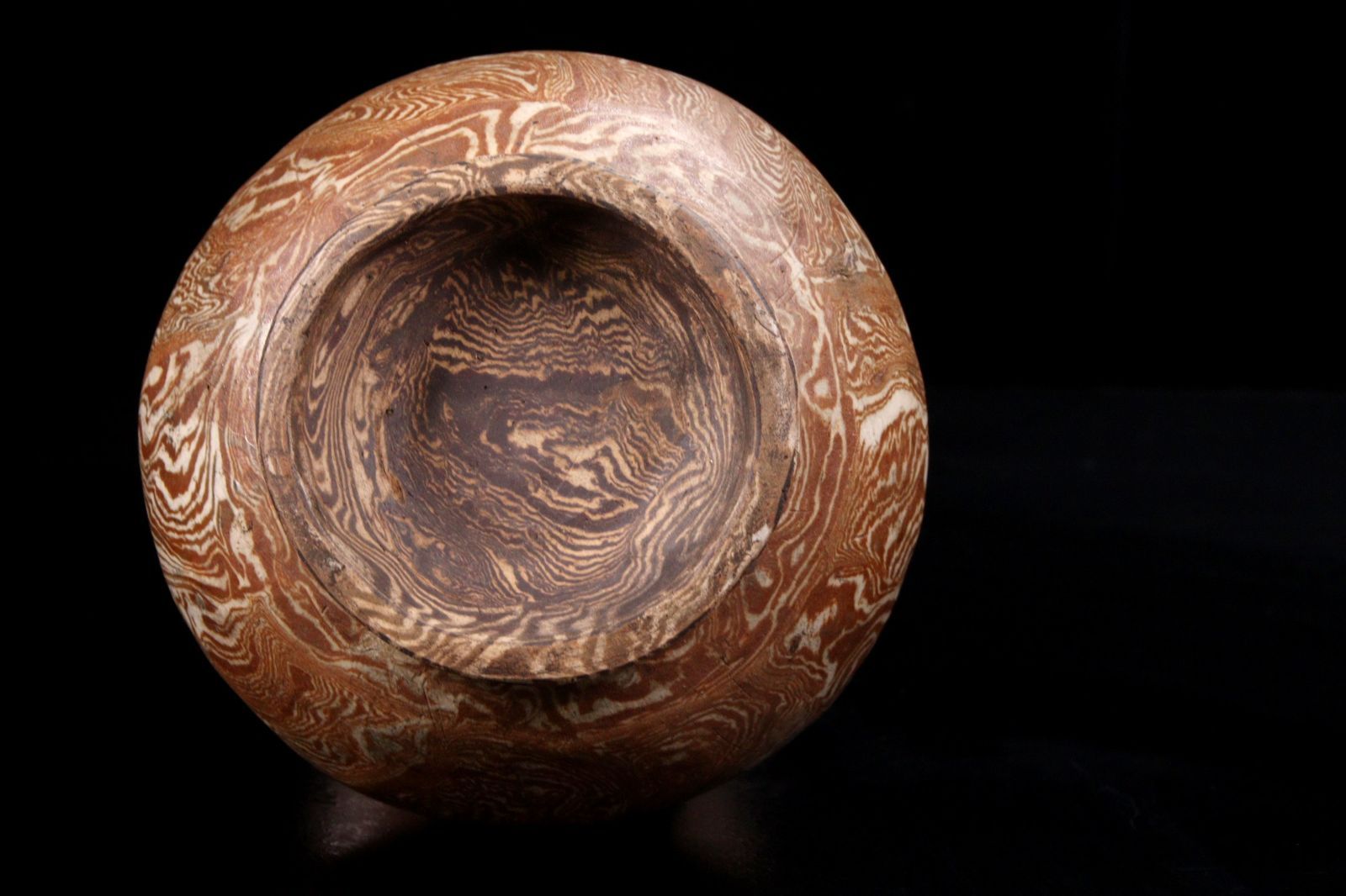 Y2527 時代古作品 白磁 共箱在銘 白磁彫模様水注 持手竹編　ma Y2527 時代古作品 白磁 共箱在銘 白磁彫模様水注 持手竹編 ma