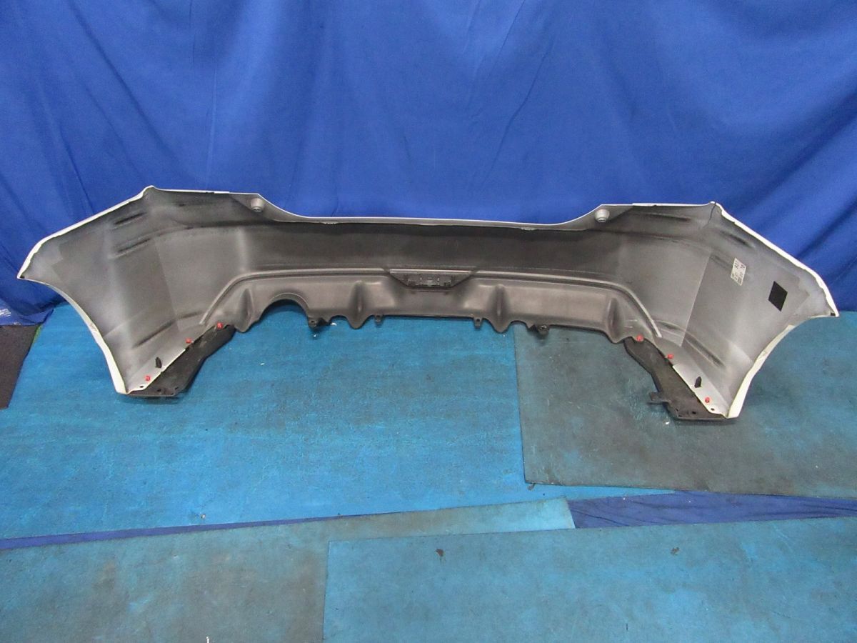 トヨタ 30 ZVW30 プリウス G’s ジーズ 純正 リアバンパー パール 070 切れ ジャンク