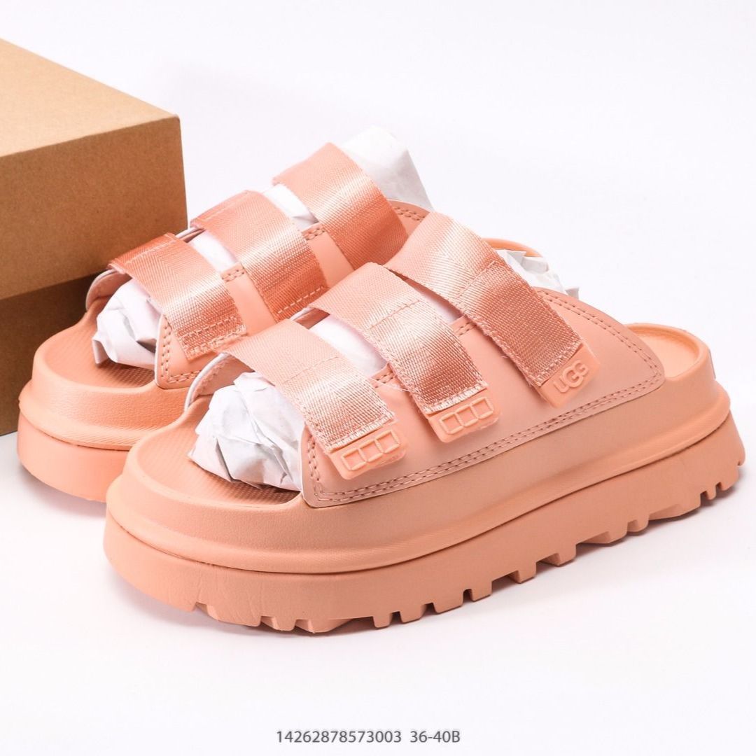 ルカ様専用 未使用 UGG アグ サンダル 24cm ピンク 厚底 ロゴ