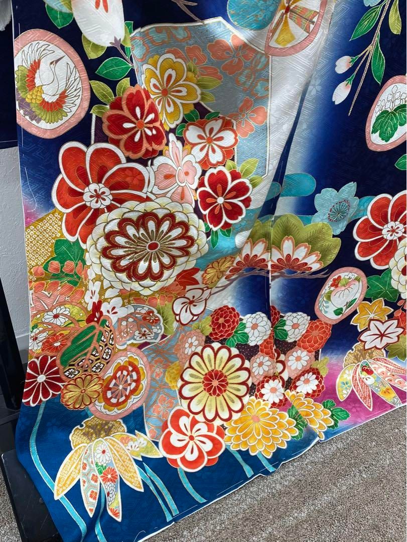 振袖 仮絵羽 京友禅 刺繍 金彩 紋意匠 薔薇 正絹 未仕立て品 八掛付き 振袖 仮絵羽 京友禅 ラメ刺繍 金彩 紋意匠 正絹 未仕立て品 八