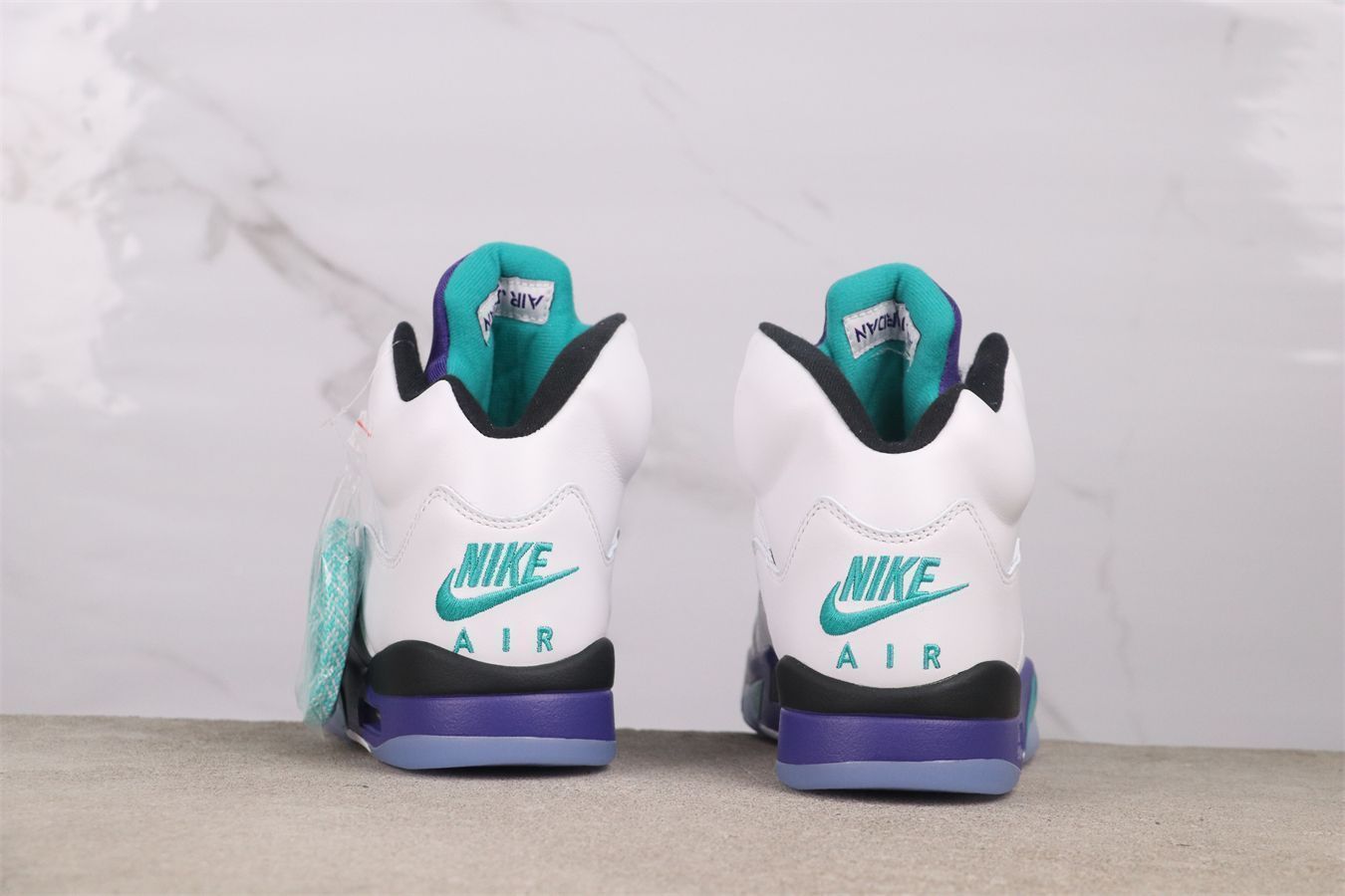 今日特価】Air Jordan / エア ジョーダン AJ5 ホワイトグレープ